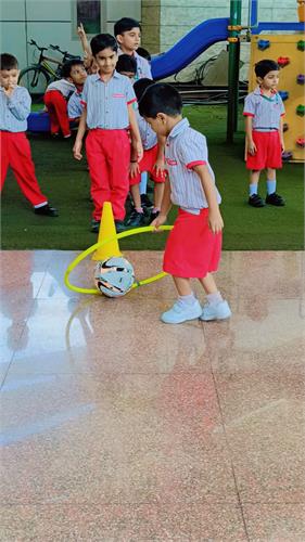 Drag the ball Activity CLASS- Balvatika 2B