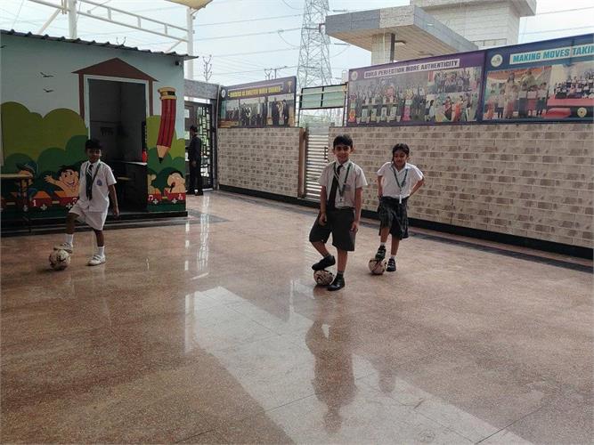 Foot ball Short passes  Class - 4B