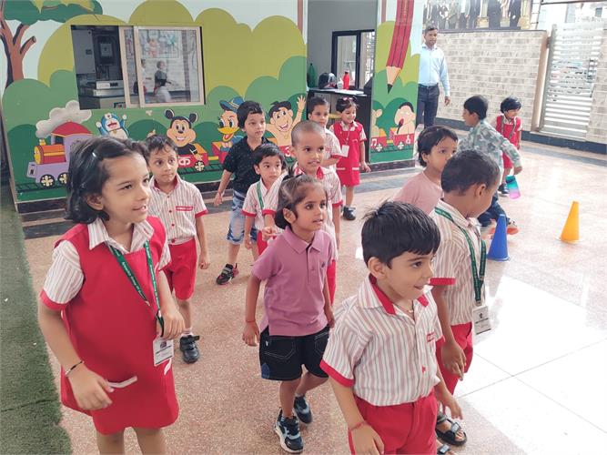 Walk and freeze activity  Balvatika - Balvatika 1