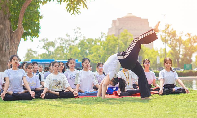 Yoga India Gate