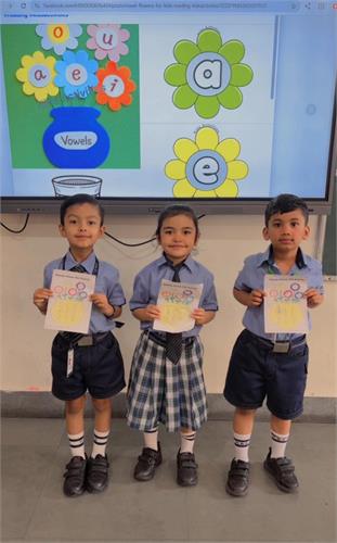 Class I : Vowels – Flower Pot