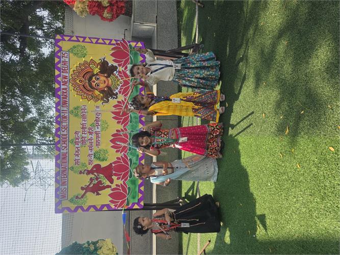 Nursery : Garba and Dandiya Celebration